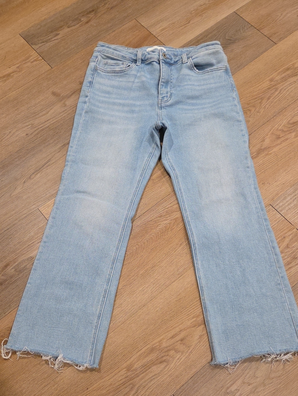 Women’s Light Blue Cropped Straight Jeans with Raw Hem